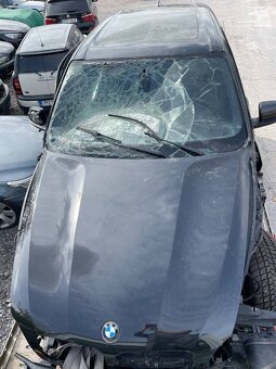 Náhradní díly BMW E70 4.8i černá barva - 5