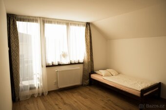 Pronajmu pokoj 20 m² s balkonem v 1. patře RD - 5