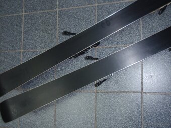 NASERVISOVANÉ 156 CM LYŽE CARVY VÖLKL RTM 7,4 ROCKER - 5