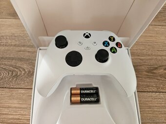 Bezdrátový ovladač Microsoft Xbox Series-bílý - 5