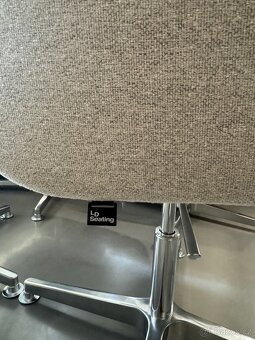 Čalouněné látkové křeslo - 5