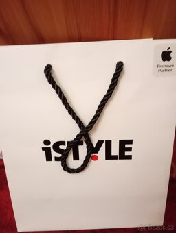 Nový iPhone 16e s krytem a zárukou - 5