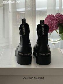 Prodám kotníkové holinky značky Clavin Klein - 5