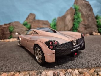 Prodám model 1:18 Pagani Huayra - 5