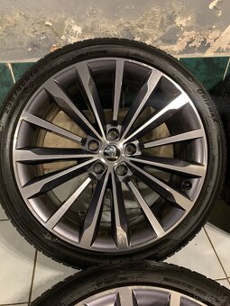 Alu kola Škoda R19 5X112 ZÁNOVNÍ ZIMNÍ PNEU 235/40 R19 - 5
