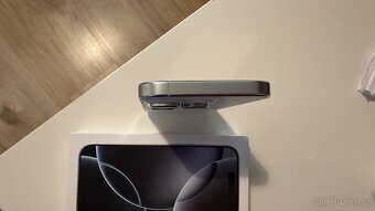 iPhone 16 Pro 256 GB bílý - TOP STAV + 2 ROKY ZÁRUKA - 5