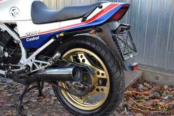 Honda VF 750F – RC15 - 5