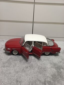 Tatra 603  Deagostini 1:8 - 5