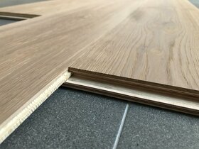Třívrstvá dřevěná dubová podlaha olej OSMO odstínu Porcelain - 5