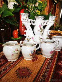 Porcelánový svícen a 4x mléčenky - 5