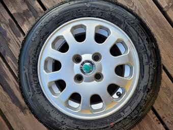 Prodám nové pneu s disky pro Škoda Felicia a Škoda Forman - 5