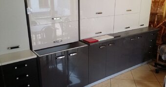 Stolarz lempert vzorkova Bianca-Grey vysoký lesk - 5