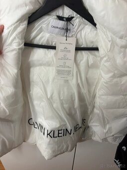 Nová dámská bílá zimní bunda Calvin Klein v. S - 5