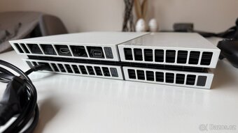 PlayStation 4 500 GB (bílá) + 2x ovladač - 5