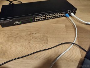 L2 switch Edge-core ES3528M 24x10/100Mbit+4x1Gbit - 5