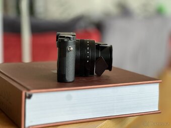 LEICA D-LUX 8 - 5