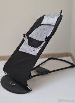 Použitá lehátka Babybjörn, potahy a hračky - 5