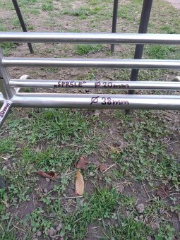 Žebřinový průtokový sušák na ručníky-radiátor. Nerez, INOX - 5