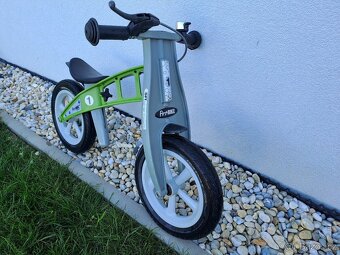 First bike Street se zvonkem a brzdou - zelené odrážedlo - 5