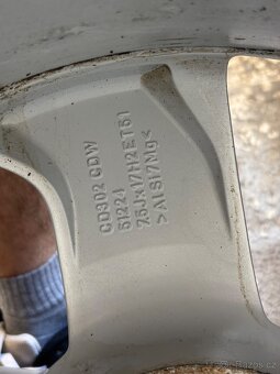 Alu kola 5x112 r17 Škoda- zánovní pneu - 5