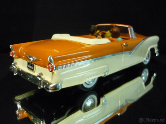 Ford Sunliner 1956 ERTL 1/18 včetně figurek - 5