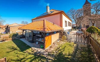 Prodej rodinného domu 3+1 s fotovoltaikou, bazénem a garáží - 5