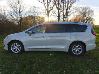 Chrysler Pacifica Touring L Plus - 5