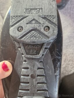 lyže a lyžařské boty - 5