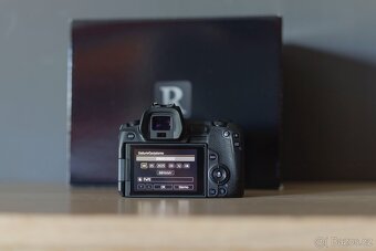 Canon EOS R - 5