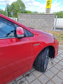 Prodám Toyota Auris Combi HYBRID 1.8 - 5