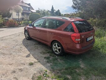 Kia Ceed SW RV 2010 - 5