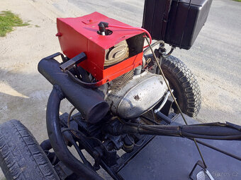 Malotraktor domácí výroby s vlečkou - 5