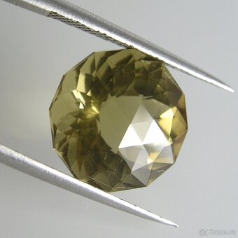 Křemen zbarvený-9,30 ct. - 5