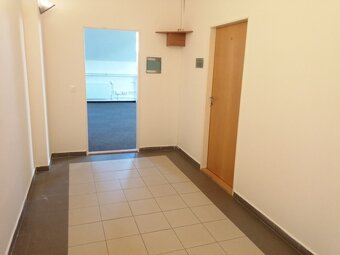 Pronájem rekonstruovaných kancelářských prostor 65 a 20m2 - 5