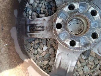Dunlop respone 16 jeté jednu sezonu přes 6mm vzorek - 5