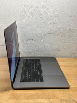MacBook Pro 15” 2017/16GB RAM/Intel i7/512GB SSD/ Záruka - 5