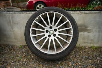 Prodám originální alu disky+ pneu Alfa Romeo - 5