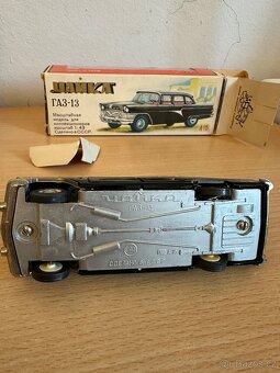 Starý kovový model USSR ČAJKA 1:43 - 5