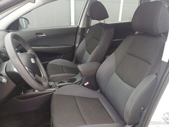 Nové v ČR...Krásný Hyundai I30 cw... - 5