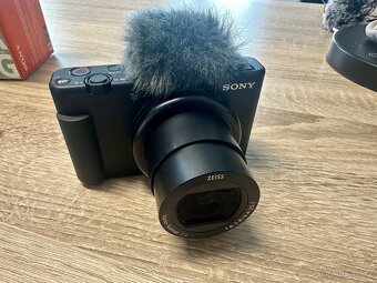 Vlogovací kamera Sony ZV-1 s originálním stativem - 5