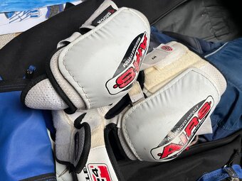 Hokejová výstroj Bauer/ CCM/ Nike vel. M - 5