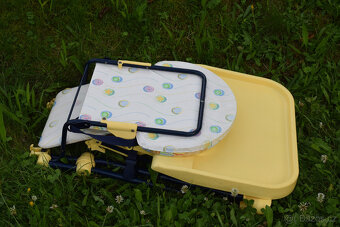 Prodám cestovní postýlku a skládací jídelní židli - 5