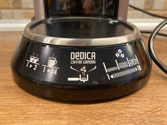 Mlýnek na kávu De'Longhi KG521M - 5