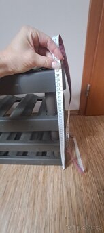 Držák na lahve plastovy - 5