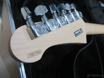 Zánovní elektrická kytara Yamaha Pacifica 112J - 5