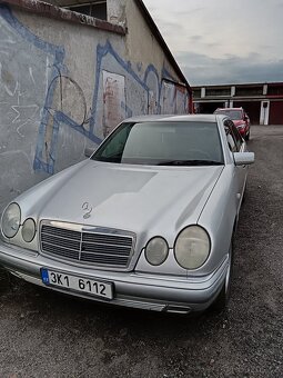 Prodám Mercedes-Benz E 230 limuzína - 5