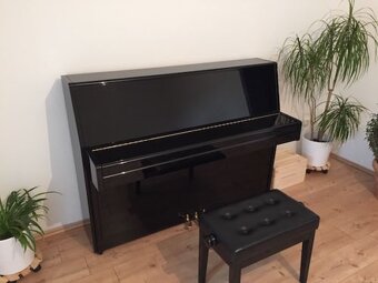 Pianino Yamaha černé lesklé leštěné dobrý stav série P2 (č. - 5