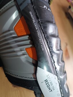 Chrániče holení CCM AS-V JR 11" - 5