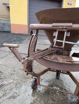 Rozmetadlo průmyslových hnojiv - 5