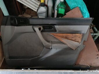 BMW E34 interiér - 5